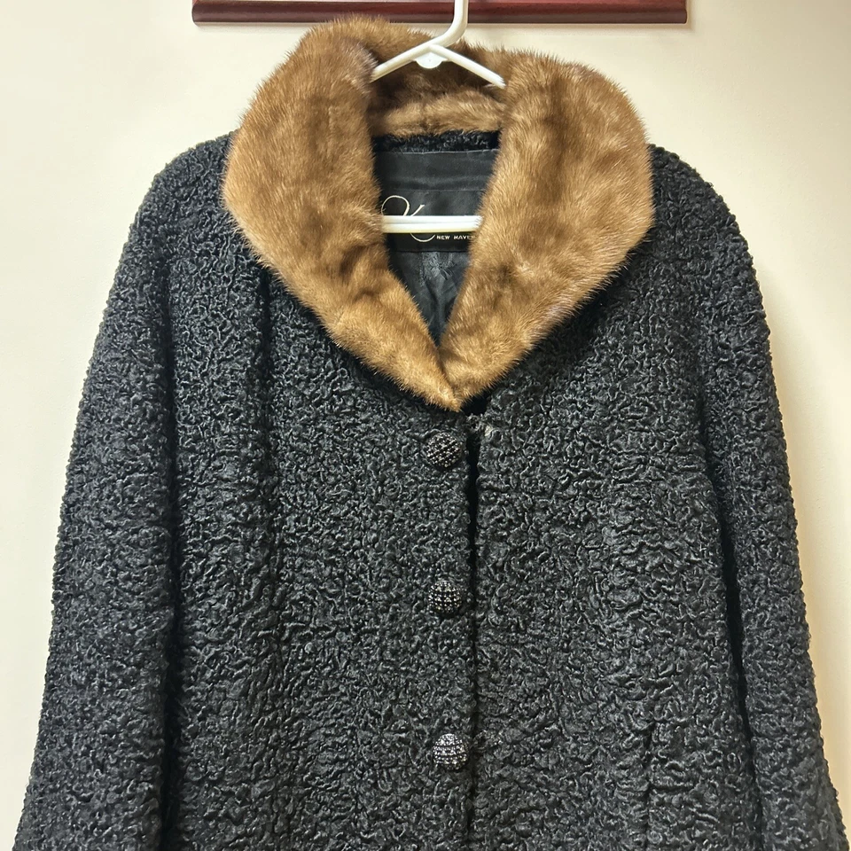 Abrigo de lana de cordero persa rizado negro con cuello de piel de visón de colección años 60 para mujer Foto 2 de 4