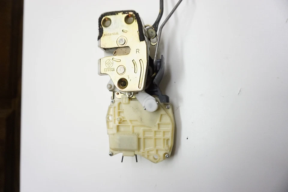 Honda S2000 2000 pestillo de puerta lateral de pasajero fabricante de equipos originales Foto 3 de 4