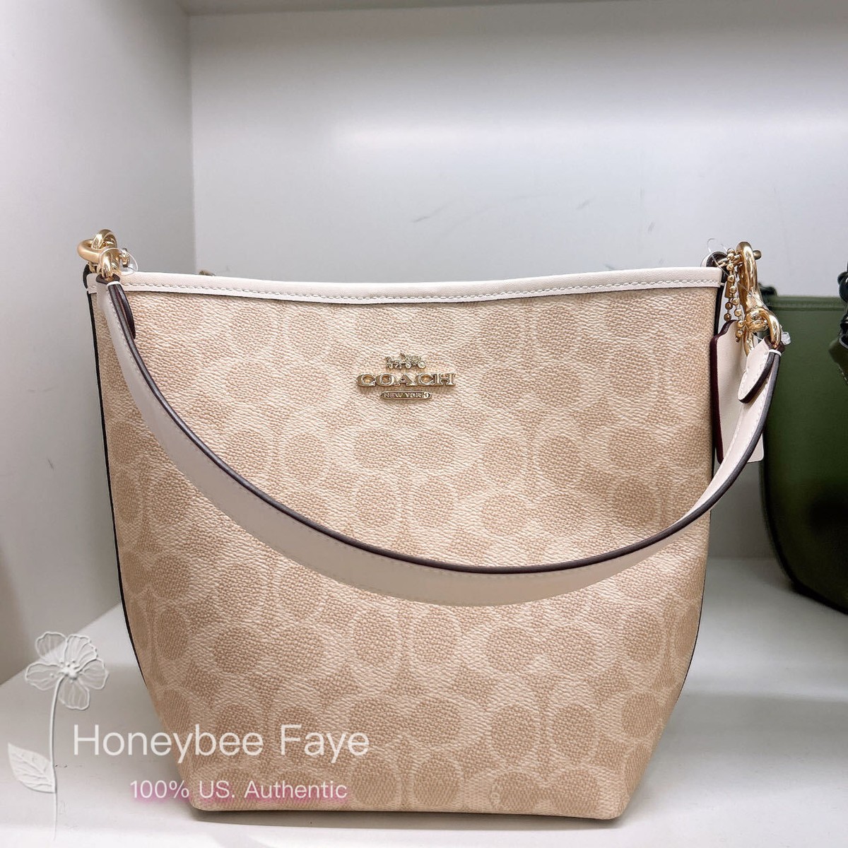 靴/バッグ Coach Town Bucket Bag In Signature Canvas NWT Coach City Bucket Bag In Signature Canvas/In Double Face