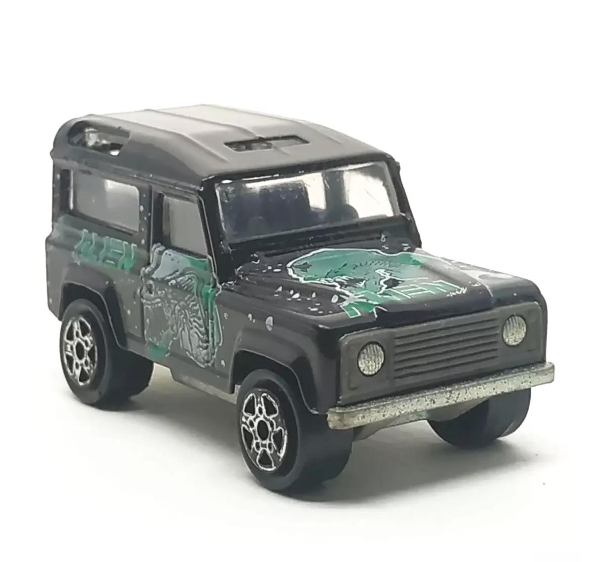 Majorette Land Rover Alien Black 1 60 3