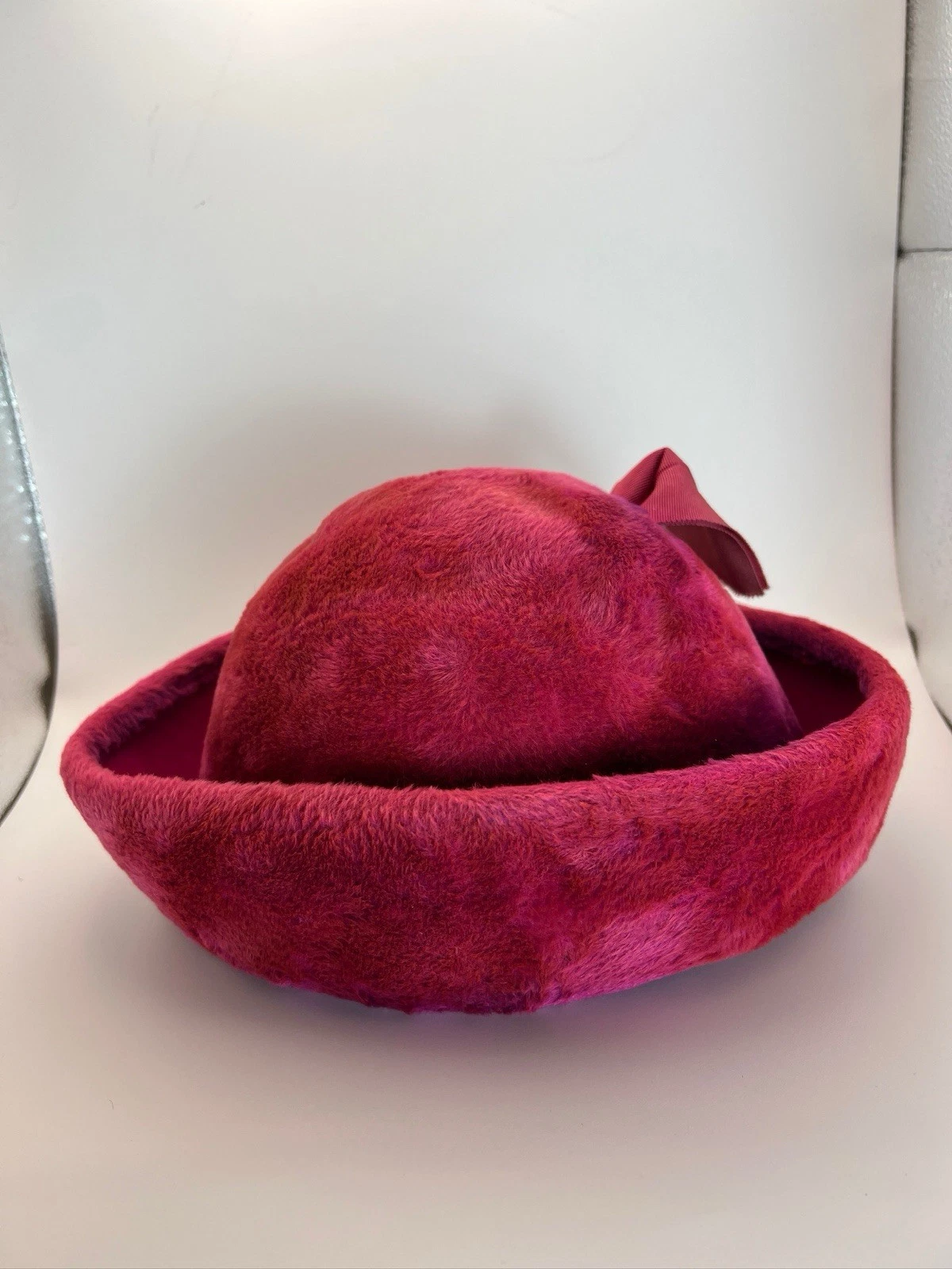 Chapeau vintage Miss Dior Christian Dior orné de velours rose