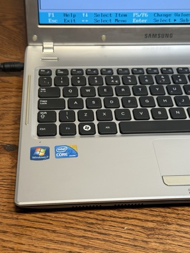 Samsung Q330 Laptop, i3-370M, 2GB RAM FAULTY BATTERY NO HDD NO CHARGER - Picture 11 of 12