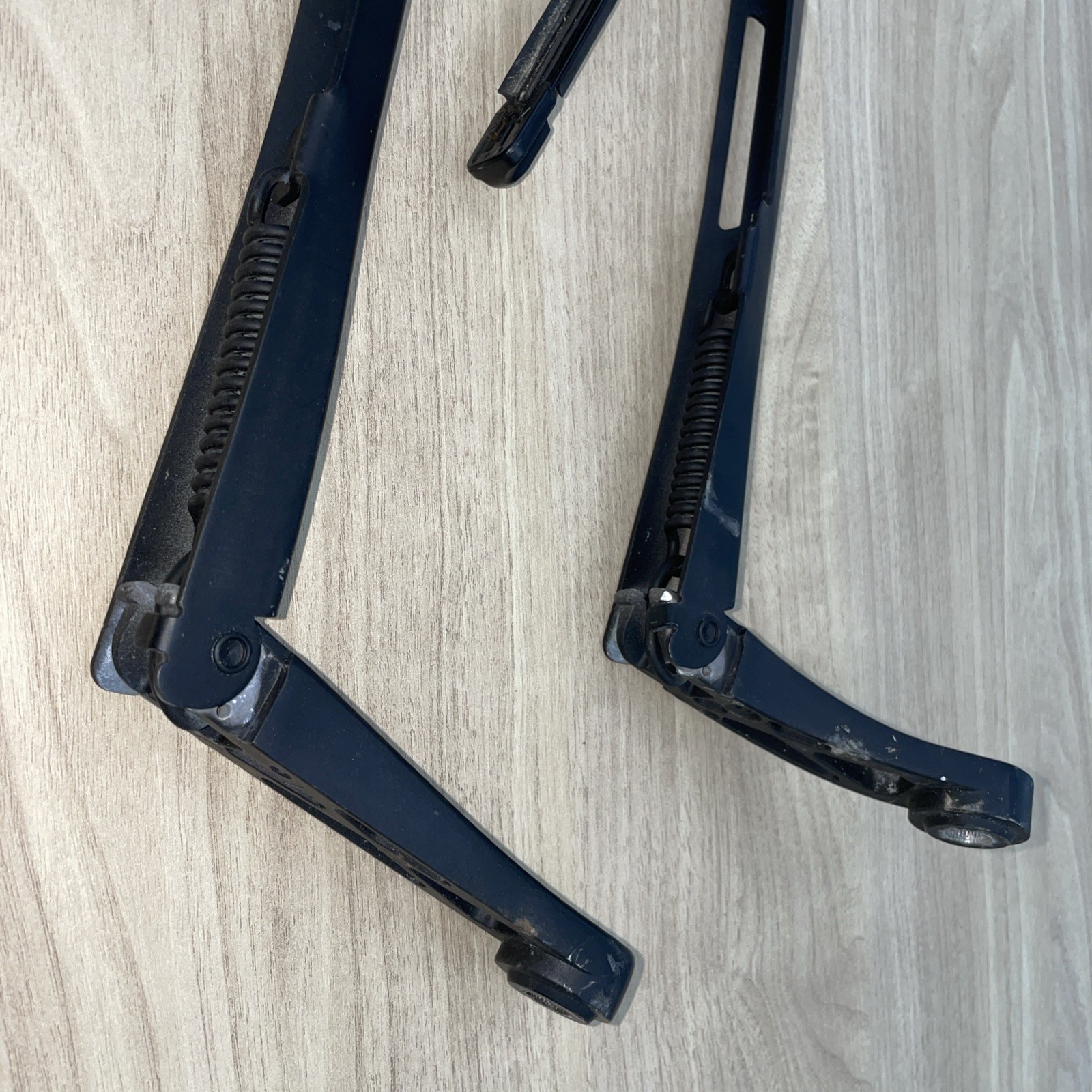 2006-2012 BENTLEY CONTINENTAL FLYING SPUR FRONT LEFT RIGHT WIPER ARM SET OEM