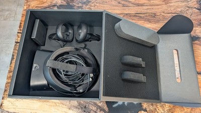 Oculus Rift S PC-Powered VR Gaming Headset - Black - Used in good condition