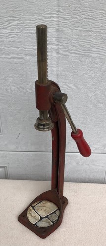 Metal Bottle Press Capper Wine Corker Cast Iron USA Eveready Vintage - Picture 1 of 7