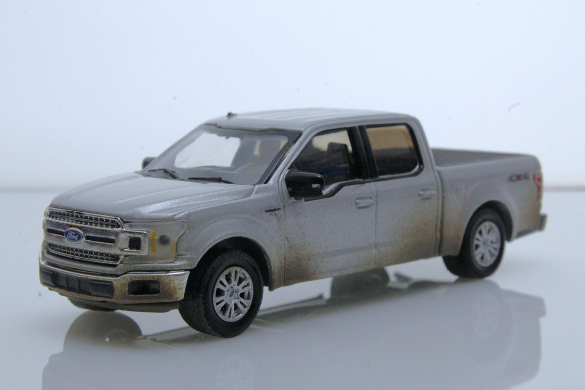2020 Ford F-150 XLT 4X4 Pickup Truck 1:64 Scale Diecast Model
