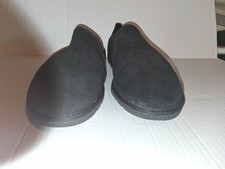 UGG Cooke Sheepskin Lined Men  s Size 11 Standard Width Black Suede Slippers.