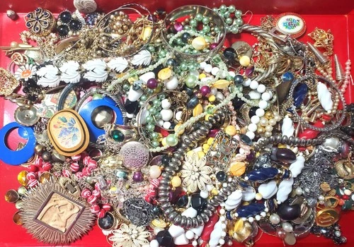 5 Pounds Vintage to Modern Costume Jewelry Junk Tangled Estate Craft Lot (Lot 3)