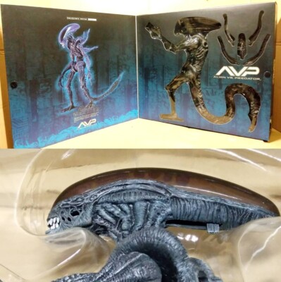 USED Hot Toys Alien Warrior 1/6 Action Figure AVP Alien VS