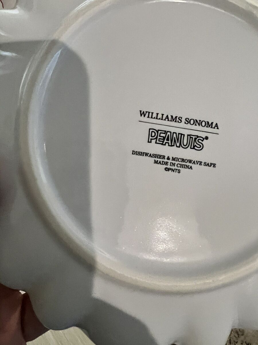 New, Williams Sonoma Peanuts Holiday Stoneware Salad Plates New, Williams Sonoma Peanuts Holiday Stoneware Salad Plates