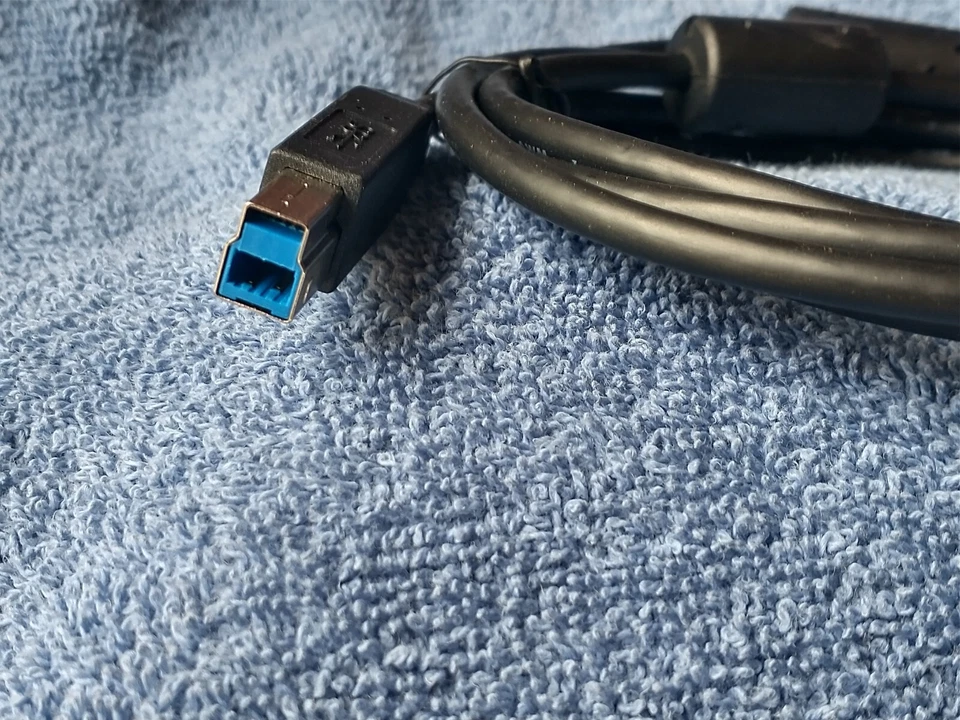 5.5-Foot USB 3.0 Cable USB-A to USB-B [Type A/B - M/M - Super Speed] - Image 3 of 4