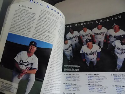 記念グッズ Dodgers 1997 yearbook s-l1200.jpg