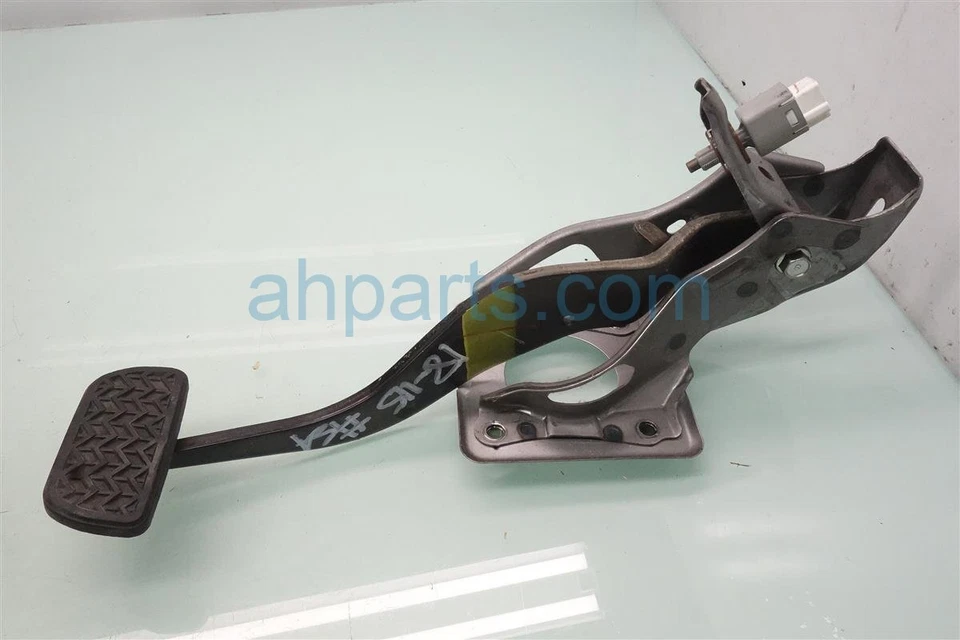 Pedal de freno Scion TC 2005-2010 47101-21040 Foto 2 de 4