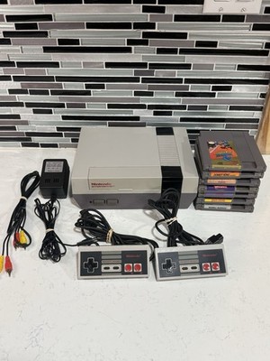 Nintendo NES Console Bundle 7 Games 2 OEM Controllers Tested Working Clean