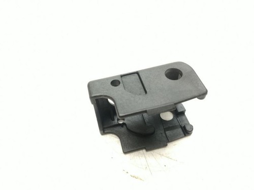 2010 BMW 335xi 335i 328i 328xi E90 E92 Ignition Coil Socket Locking Cap Retainer - Picture 4 of 12