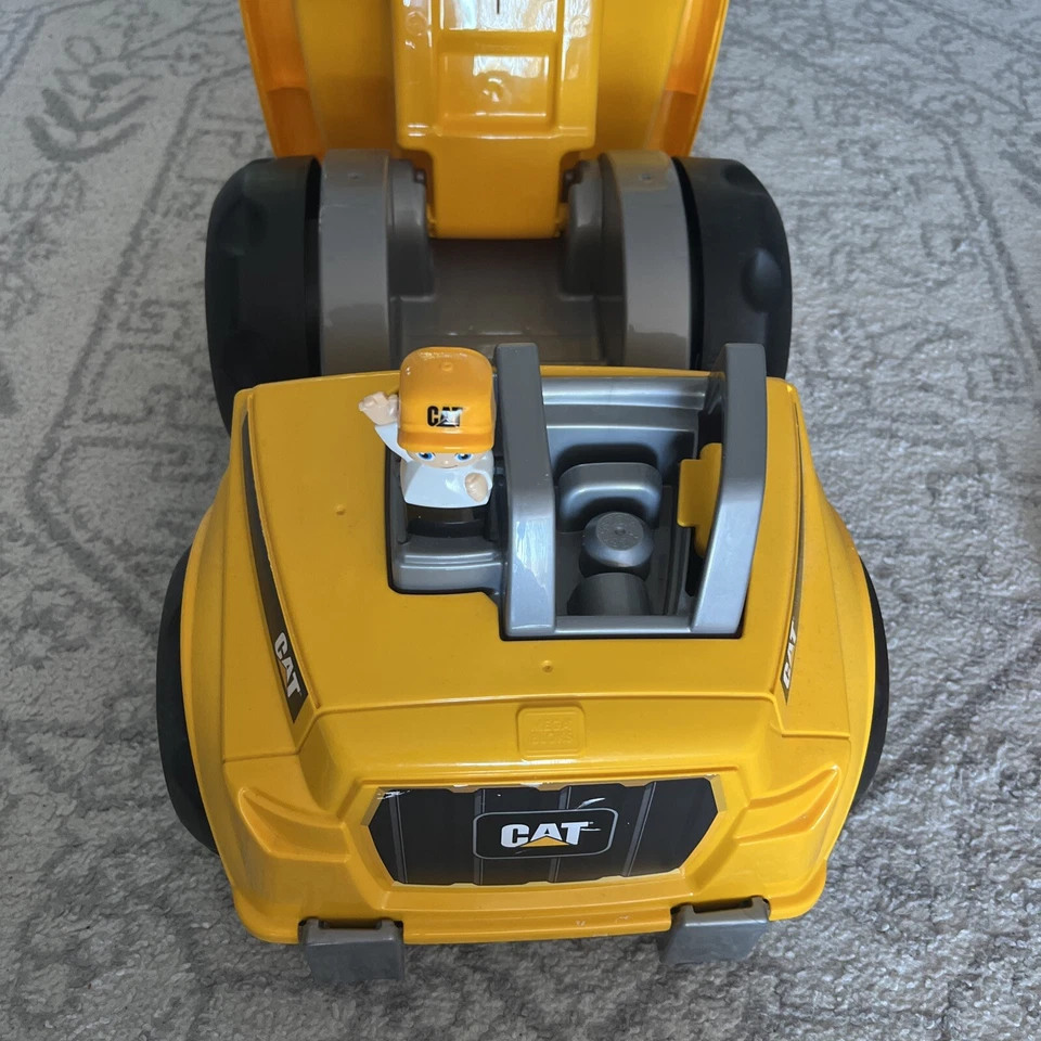 Mega Blocks CAT Construction Dump Truck with 30+ blocks - Image 4 of 4