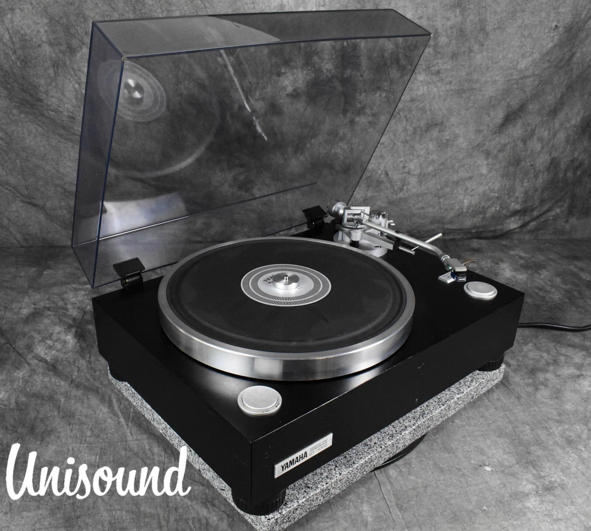 YAMAHA GT-1000 Direct Drive Turntable In Very Good Condition