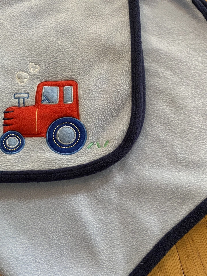 Manta Carter's Child of Mine azul niño bebé rojo tractor polar granja 29x34 Foto 4 de 4