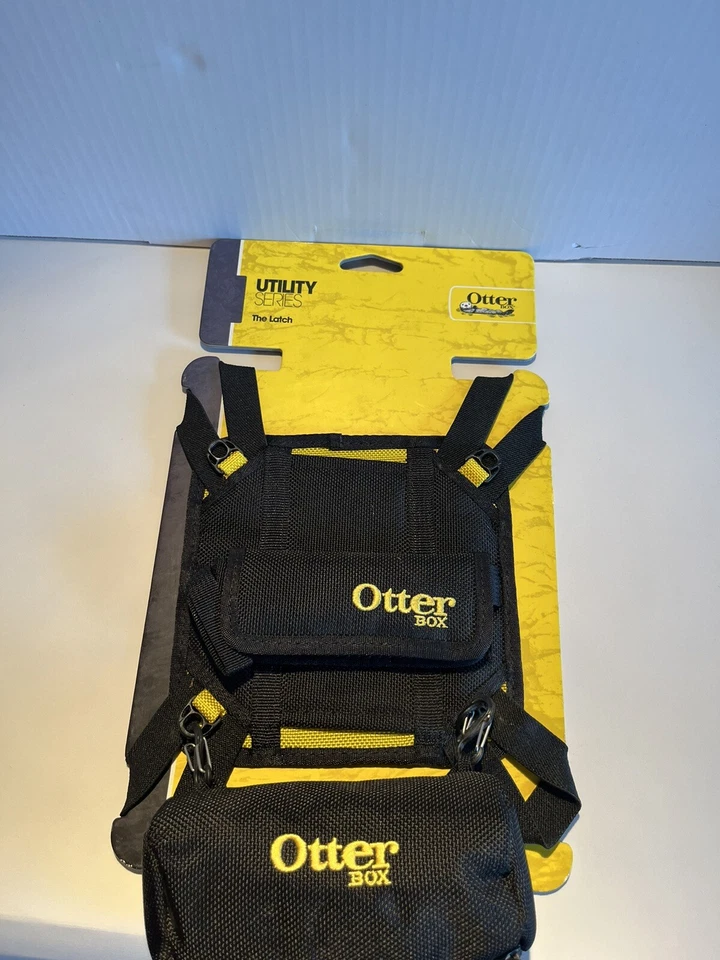 OtterBox Utility Series The Latch II 10” Durable  With Accessory Bag Black - Image 3 of 4