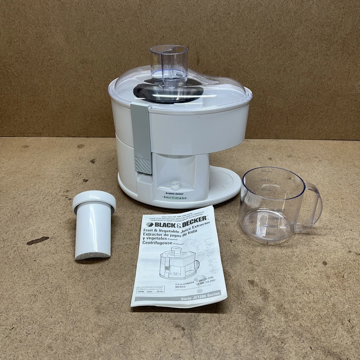 Black & Decker - JE1200 Fruit and Vegetable Juice Extractor