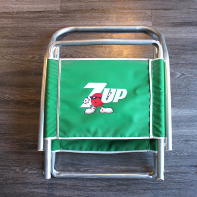 Vintage 7-Up Logo Green Aluminum Frame Folding Beach Lawn Chair Lemon Lime Soda