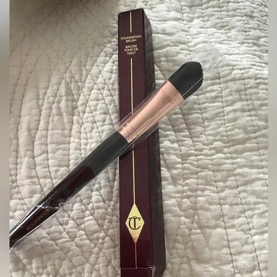 New Charlotte Tilbury Foundation Brush Foundation Face Brush New in Box