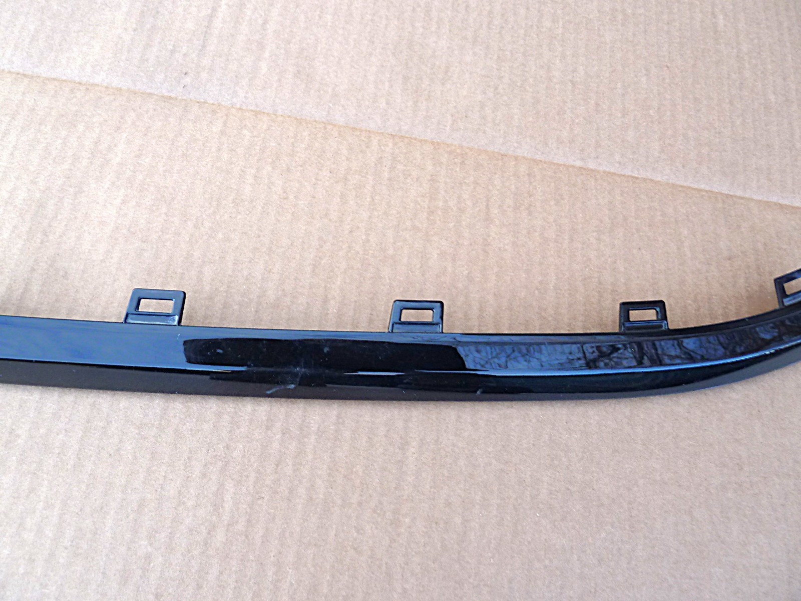 2020-2024 BENTLEY BENTAYGA FRONT BUMPER LOWER CENTER STRIPE TRIM 36A807697 OEM