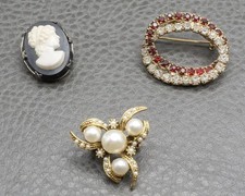 Vintage Brooch Lot - Cameo Faux Pearl Flower ...