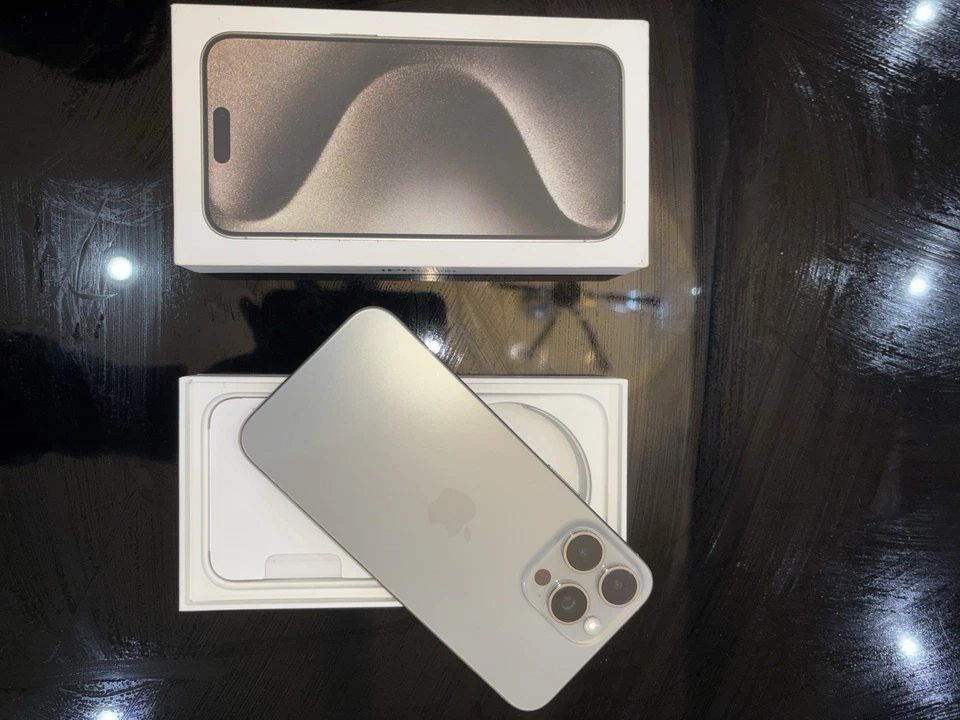 Apple iPhone 15 Pro Max - 256Go - Titane Naturel (Déverrouillé)