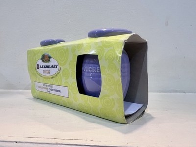Le Creuset Neu Steinzeug Salz & Pfefferstreuer Kannen - Kanne Krug Lila Verpackt