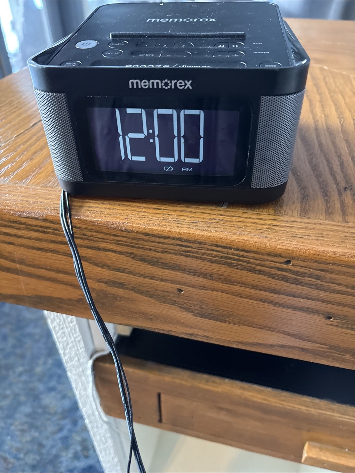 Memorex MC8431 USB Charging Alarm Clock Radio 1.2'' LCD Display-Excellent