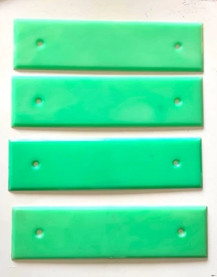 Plaques de propreté NEUVES de porte en plastique / 1 lot de 4 de couleur verte - Photo 1/2