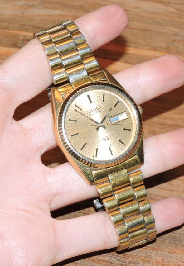 VTG Seiko Quartz SQ Mens SPANISH Day/Date Gold Tone Watch 6923