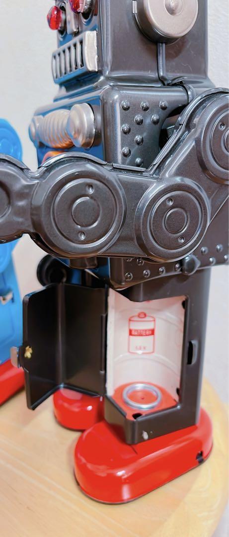HAHATOY Smoking Spaceman Reproduction Vintage Tin Toy Robot HAHATOY Smoking Spaceman Reproduction Vintage Tin Toy Robot