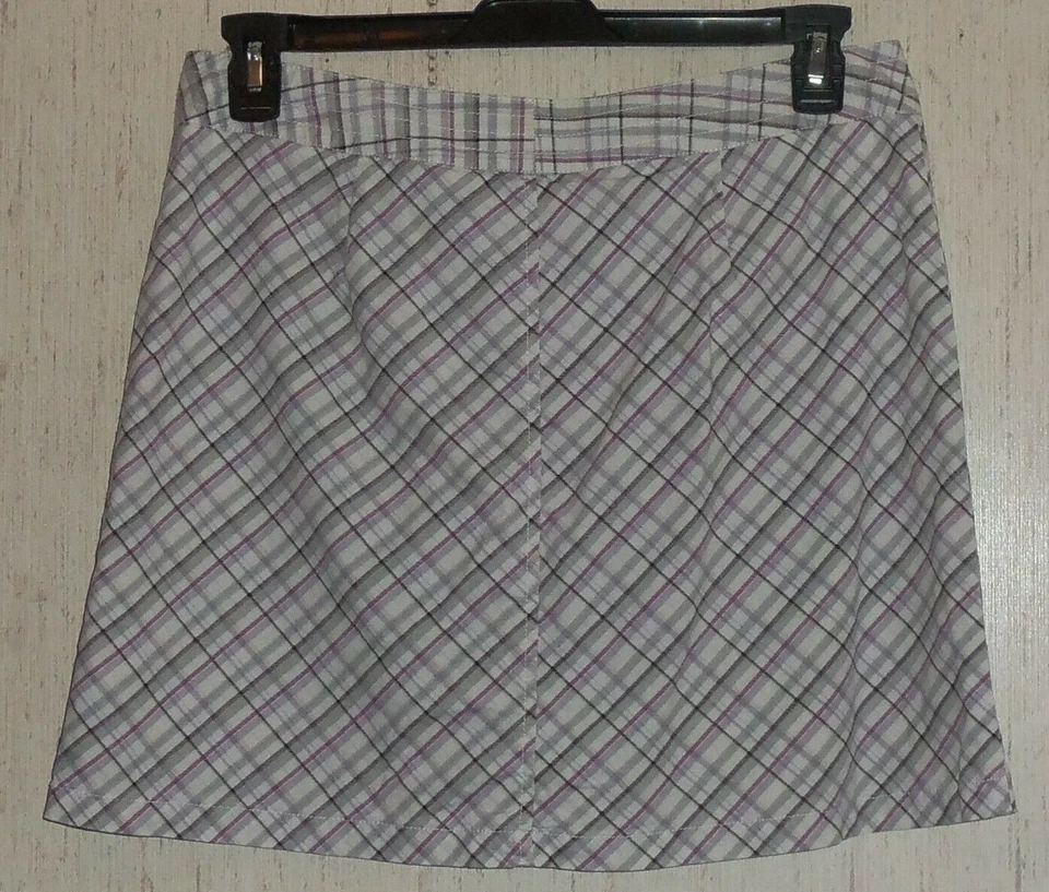 EXCELENTE SCOOTER/SKORT FEMININO DOCKERS CINZA CLARO XADREZ TAMANHO 8 - Imagem 2 de 3