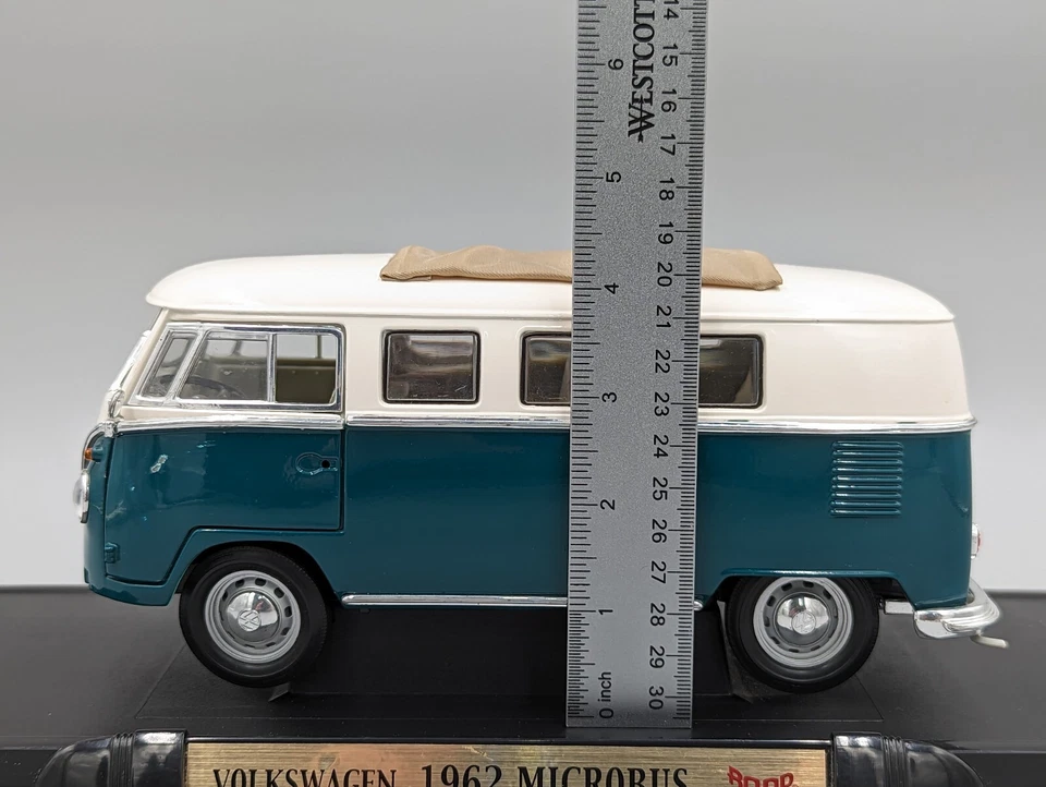 Volkswagen Microbus 1962 techo de tela Road Signature Deluxe verde y blanco 1:18 Foto 4 de 4