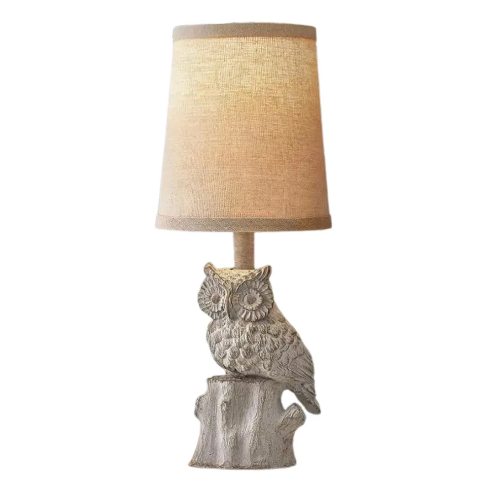 Lámpara de mesa Owl con pantalla de tela - blanco, tono madera y diseño dorado Foto 4 de 4