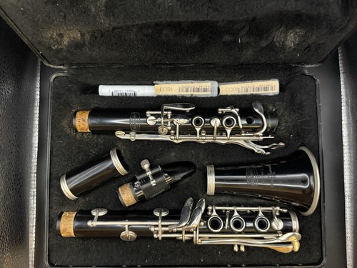Bundy Selmer Resonite Bb Clarinet with Case – Student Model USA