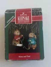 HALLMARK CHRISTMAS KEEPSAKE ORNAMENT VINTAGE 1992 -MOM AND DAD STRINGER
