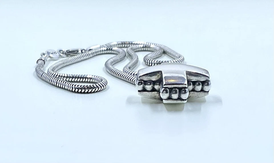 Collar con colgante de cruz con cuentas de caviar firmado de plata de ley 925 LAGOS 16" Foto 4 de 4