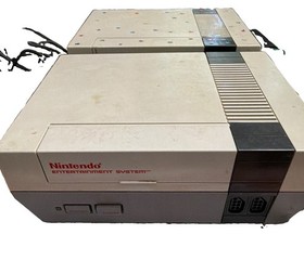 Nintendo NES-001 Console Bundle 2 Controllers AC Adapter Mario/Duck Hunt TMNT