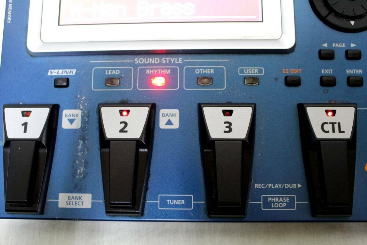 Roland GR-55 Guitar Synthesizer Effect Pedal Blue Used Roland GR-55 Guitar Synthesizer Effect Pedal Blue Used
