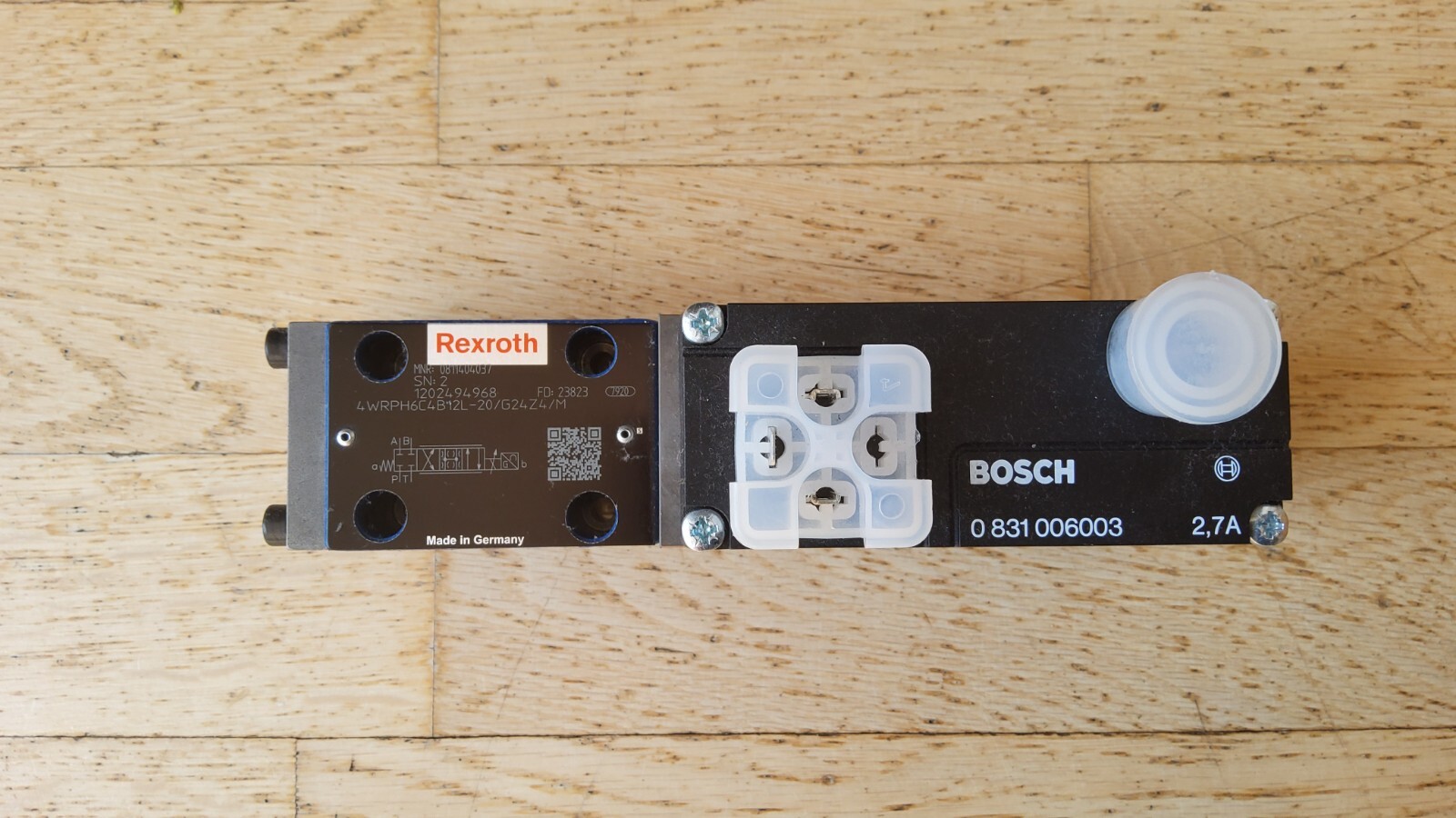 Genuine Bosch/Rexroth Hydraulic Valve 0811404037