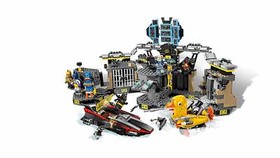 Lego Batman Movie DC 70909 BATCAVE BREAK-IN Penguin Bruce Wayne Suits Alfred NEW