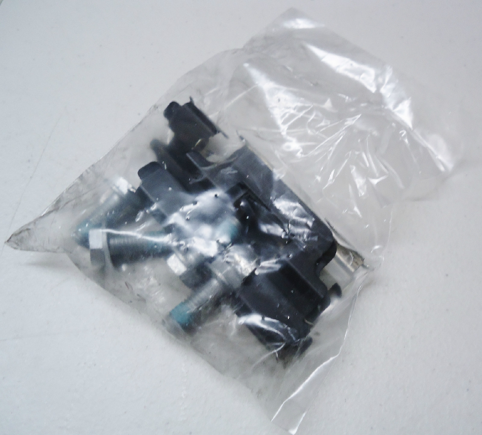 BENTLEY CONTINENTAL SERIES / FLYING SPUR REAR BRAKE PAD SET OEM # 3W0698451J