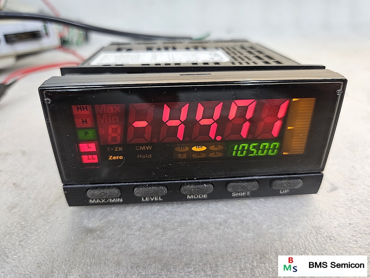 OMRON K3HB-XVD-AT11 Digital Panel Meter POWER ON TESTED.