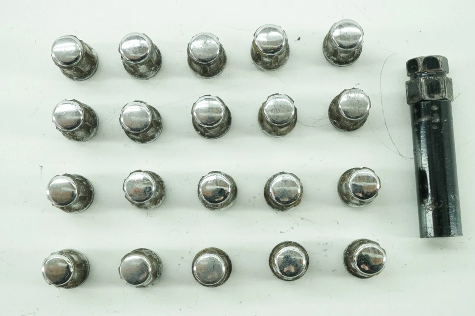 Scion FR-S 2013-2016 20 piezas 12x1,25 tuercas cono plateado asiento ranura larga con llave Foto 2 de 4