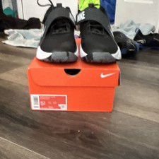 Nike Team Hustle D 12 GS Boys Black White Low...