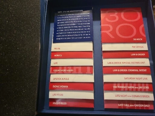 Rare Emmy 2008 Universal Media Studio screener Kit.  Buttons, Magnet, And DVDs Foto 4 de 4