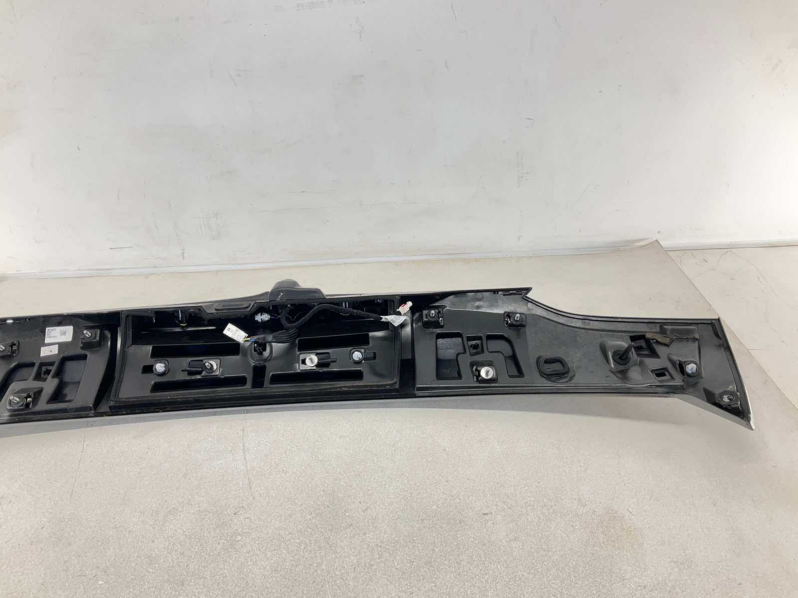 17-20 MASERATI Levante Rear Liftgate Tailgate Spoiler w/ Camera OEM